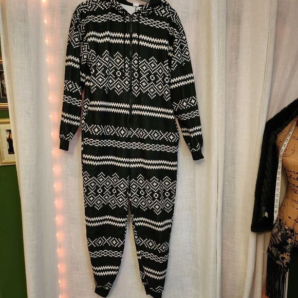 EUC Black and White Patterned Jumpsuit Size Medium - Picture 4 of 11